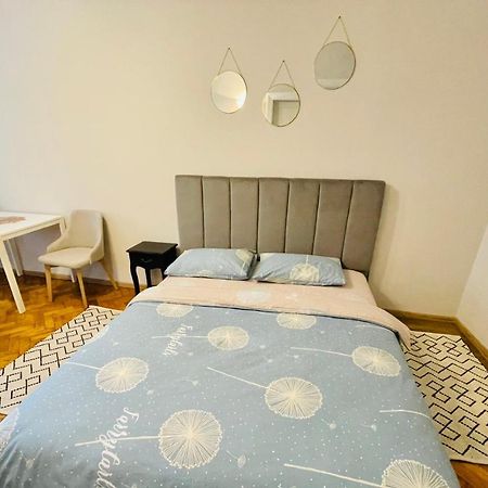 Джерельна 25, Апартаменти В Центрі З Двома Ізольованими Спальнями Lviv Eksteriør billede