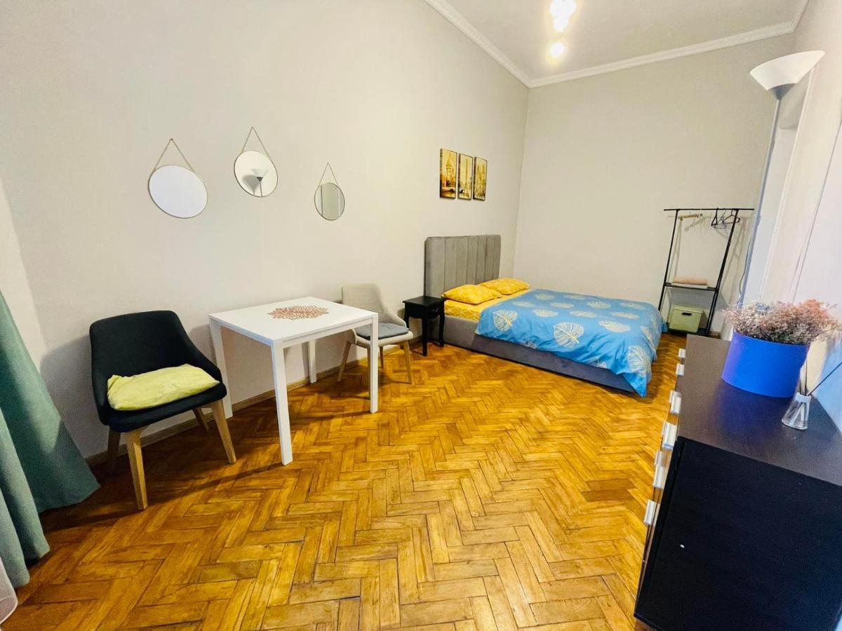 Джерельна 25, Апартаменти В Центрі З Двома Ізольованими Спальнями Lviv Eksteriør billede