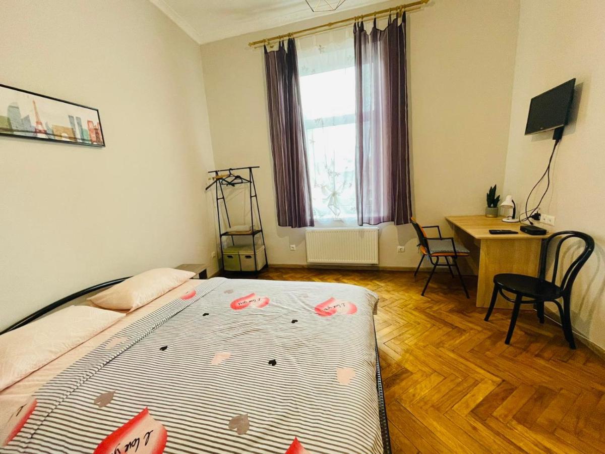 Джерельна 25, Апартаменти В Центрі З Двома Ізольованими Спальнями Lviv Eksteriør billede