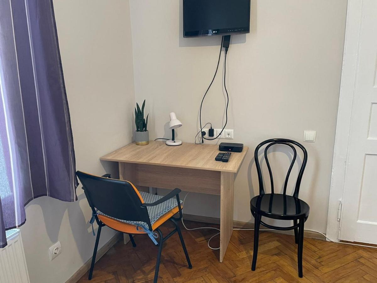 Джерельна 25, Апартаменти В Центрі З Двома Ізольованими Спальнями Lviv Eksteriør billede